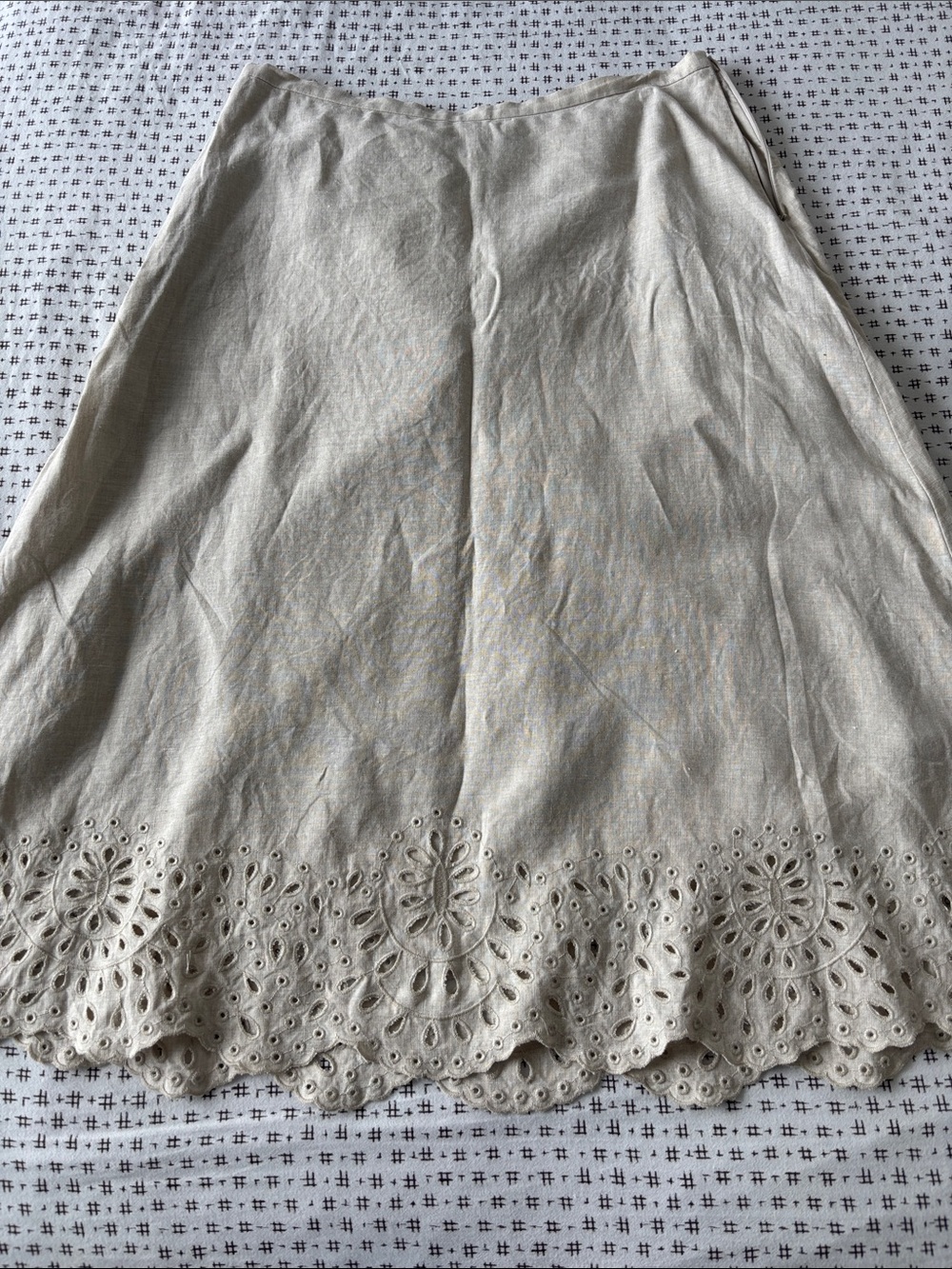 Talbots midi skirt,linen,natural, 
scalloped eyelet hem, cotton lined,size 12